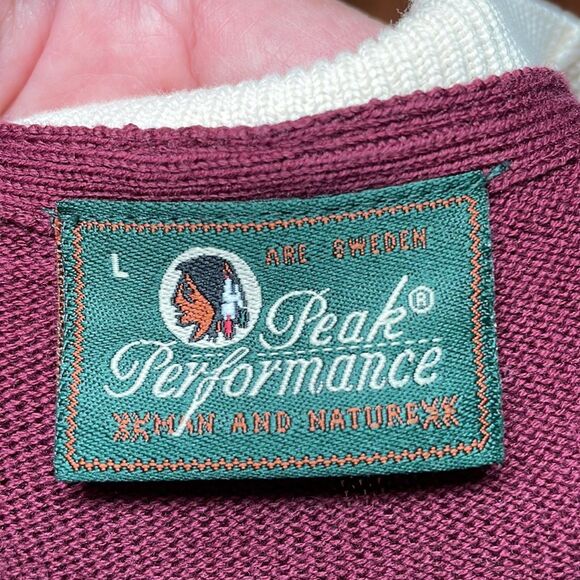 Peak Performance Cardigan, Varsity Letterman P, burgundy cream, Large - Picture 4 of 8